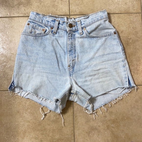 Levi cut off shorts